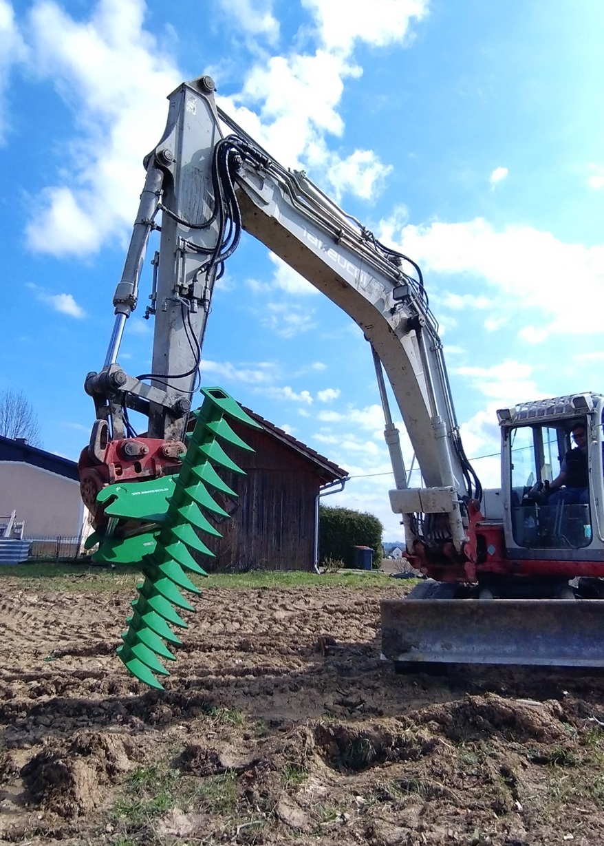 Takeuchi TB 1140 mit Baggerrechen DK-BR 300/15/65
